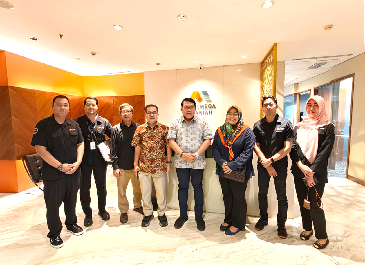 Pertemuan dengan Narasumber Direktur dan Tim Bank Mega Syariah di Kantor Pusat Jln HR Rasuna Said Kuningan Jakarta Selatan